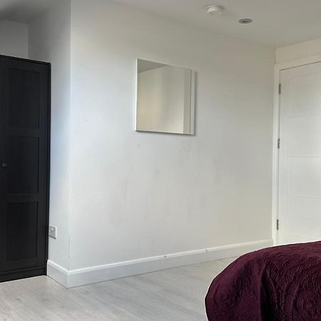 Stunning New 1 Bedroom Apartment Londra Esterno foto