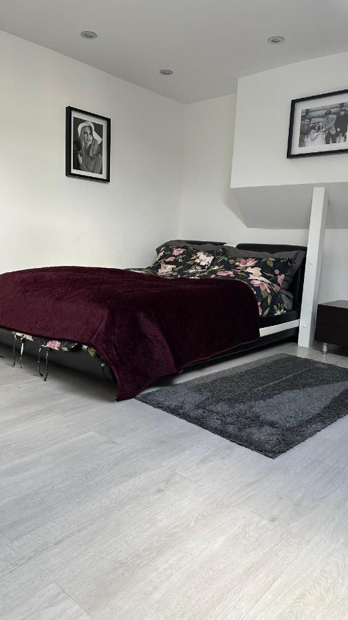 Stunning New 1 Bedroom Apartment Londra Esterno foto