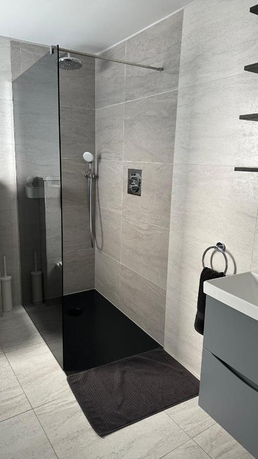 Stunning New 1 Bedroom Apartment Londra Esterno foto
