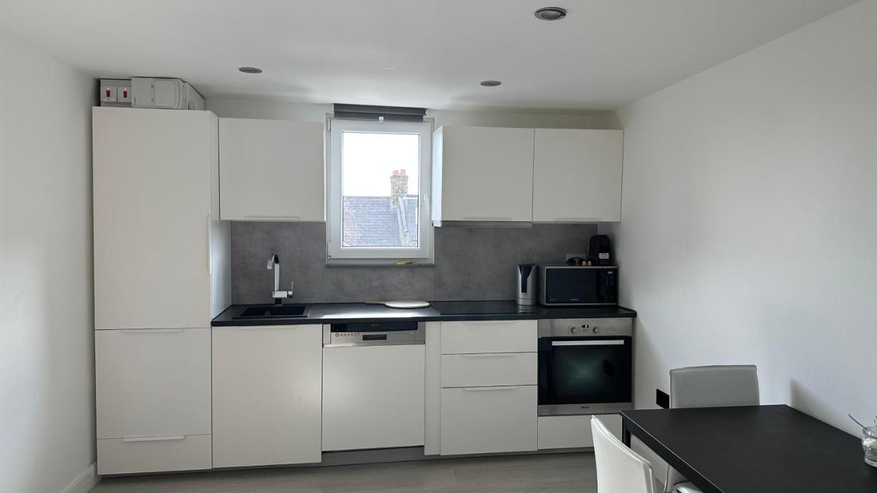 Stunning New 1 Bedroom Apartment Londra Esterno foto