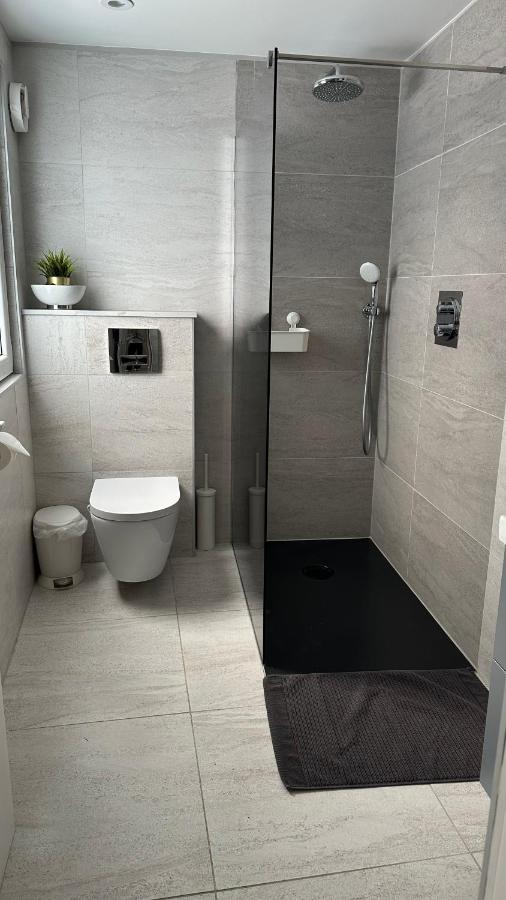 Stunning New 1 Bedroom Apartment Londra Esterno foto